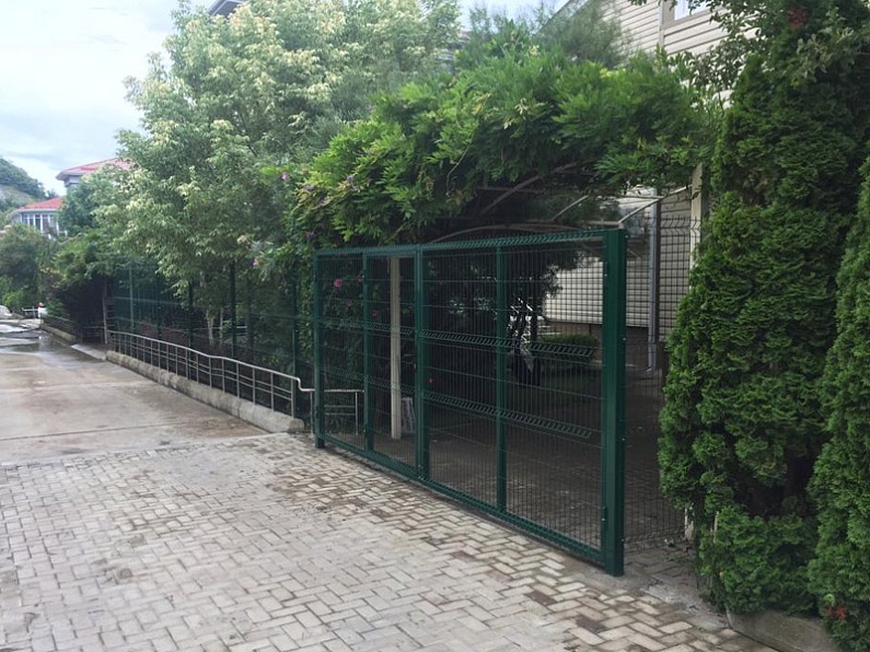 Ограждение коттеджного поселка